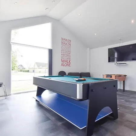 בית נופש Five-bedroom Holiday In