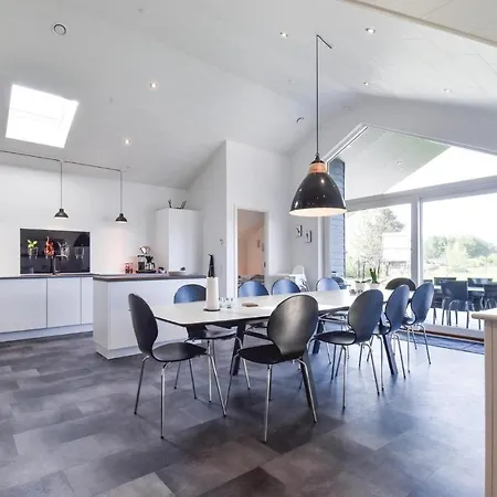 בית נופש Five-bedroom Holiday In *