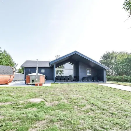 Five-bedroom Holiday In אוטרופ
