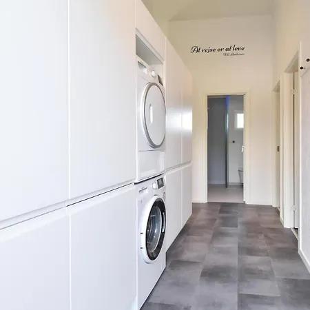 Five-bedroom Holiday In אוטרופ
