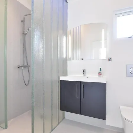 Five-bedroom Holiday In בית נופש