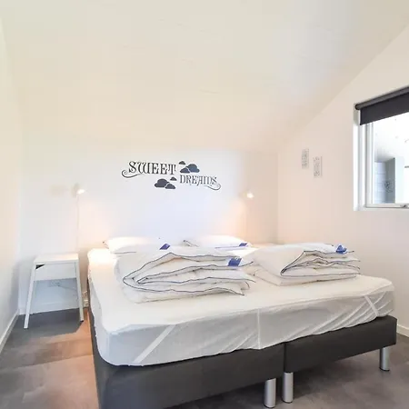 Five-bedroom Holiday In בית נופש