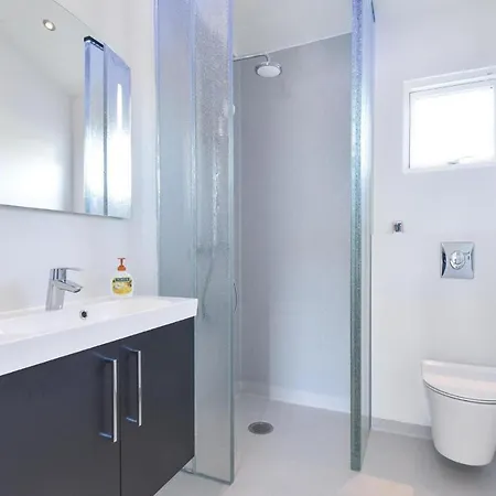Five-bedroom Holiday In בית נופש
